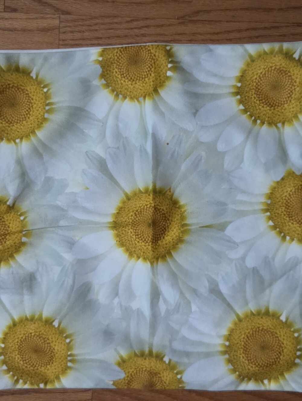 Source Unknown White and Yellow Daisy Pillow Sham